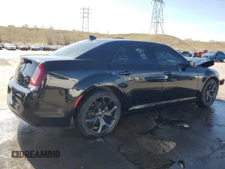 2022 Chrysler 300 S z VIN 2C3CCABG1NH115945, wystawiony jako Copart lot #53446005 z przebiegiem 58 184 mil mil oraz Szkoda całkowita • Salvage title. Historia ofert i sprzedaży dostępna na DreamBid. Obrazek 3.