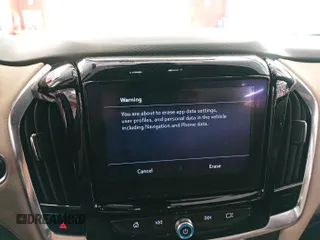 2022 Chevrolet Traverse LT z VIN 1GNEVHKW4NJ177358, wystawiony jako IAAI lot #42514101 z przebiegiem 107 869 mil mil oraz . Historia ofert i sprzedaży dostępna na DreamBid. Obrazek 7.