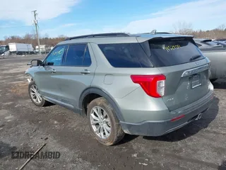 2020 Ford Explorer XLT with VIN 1FMSK8DH0LGB90584, listed as a IAAI auction lot 41524542 with 73,030 mi miles. Bid and sale history available at carsss.com. Image 3.