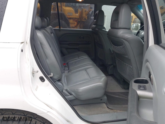 2004 Honda Pilot EX with VIN 2HKYF185X4H571558, listed as a IAAI auction lot 41901839 with 196,703 mi miles. Bid and sale history available at carsss.com. Image 8.