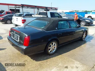 2001 Cadillac DeVille DHS z VIN 1G6KE57YX1U190955, wystawiony jako IAAI lot #41941668 z przebiegiem 191 040 mil mil oraz . Historia ofert i sprzedaży dostępna na DreamBid. Obrazek 4.