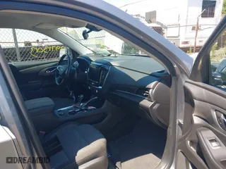 2019 Chevrolet Traverse LT Cloth with VIN 1GNEVGKW5KJ154242, listed as a IAAI auction lot 39713013 with 60,444 mi miles. Bid and sale history available at carsss.com. Image 5.