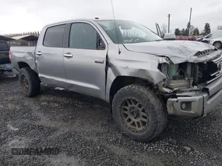 2017 Toyota Tundra Platinum z VIN 5TFAY5F12HX666144, wystawiony jako IAAI lot #41576751 z przebiegiem 131 514 mil mil oraz . Historia ofert i sprzedaży dostępna na DreamBid. Obrazek 6.