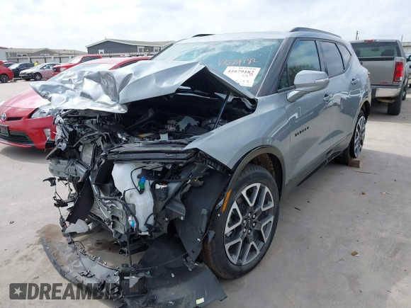 2025 Chevrolet Blazer RS с VIN 3GNKBKRS3SS124978, выставлен на аукционе IAAI как лот 41679182 с пробегом 3 532 миль миль и . История ставок и продаж доступна на DreamBid. Изображение 2.