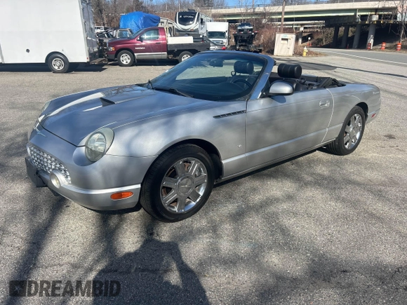 2004 Ford Thunderbird Deluxe z VIN 1FAHP60A84Y104095, wystawiony jako IAAI lot #41872502 z przebiegiem 116 642 mil mil oraz . Historia ofert i sprzedaży dostępna na DreamBid. Obrazek 2.