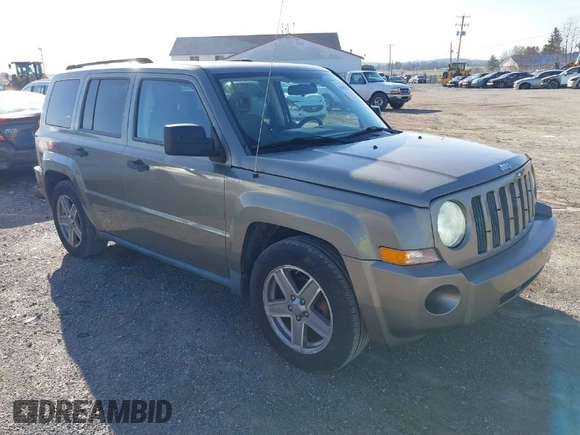 2008 Jeep Patriot Sport with VIN 1J8FF28W68D597262, listed as a IAAI auction lot 41835386 with 120,266 mi miles. Bid and sale history available at carsss.com. Image 1.