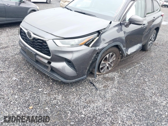 2021 Toyota Highlander XLE with VIN 5TDGZRBH3MS077976, listed as a IAAI auction lot 42265085 with 60,828 mi miles and . Bid and sale history available at DreamBid. Image 17.