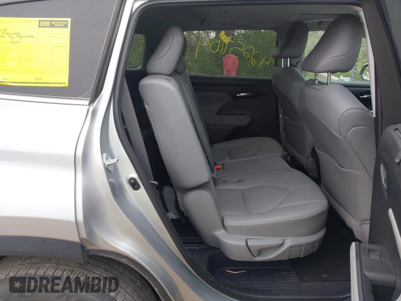 2021 Toyota Highlander XLE with VIN 5TDGZRBH5MS538188, listed as a IAAI auction lot 42257104 with 55,701 mi miles and . Bid and sale history available at DreamBid. Image 8.