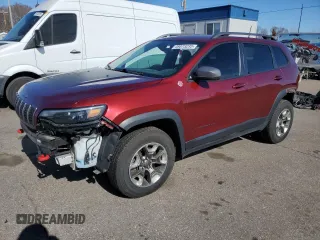 2019 Jeep Cherokee Trailhawk z VIN 1C4PJMBX2KD362582, wystawiony jako Copart lot #49873235 z przebiegiem 87 088 mil mil oraz Szkoda całkowita • Salvage title. Historia ofert i sprzedaży dostępna na DreamBid. Obrazek 1.