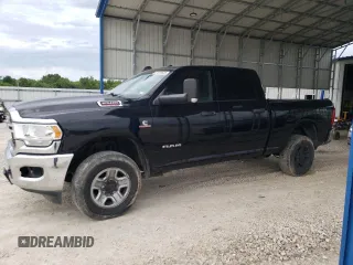 2021 Ram 2500 Tradesman z VIN 3C6UR5CL1MG525393, wystawiony jako Copart lot #61266625 z przebiegiem 55 612 mil mil oraz Szkoda całkowita • Salvage title. Historia ofert i sprzedaży dostępna na DreamBid. Obrazek 1.