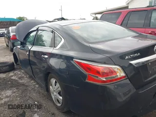 2014 Nissan Altima 2.5 with VIN 1N4AL3APXEC289585, listed as a IAAI auction lot 41982167 with 238,188 mi miles. Bid and sale history available at carsss.com. Image 3.
