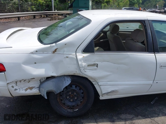 2001 Toyota Camry CE z VIN 4T1BG22KX1U767696, wystawiony jako IAAI lot #42271803 z przebiegiem 130 927 mil mil oraz . Historia ofert i sprzedaży dostępna na DreamBid. Obrazek 6.