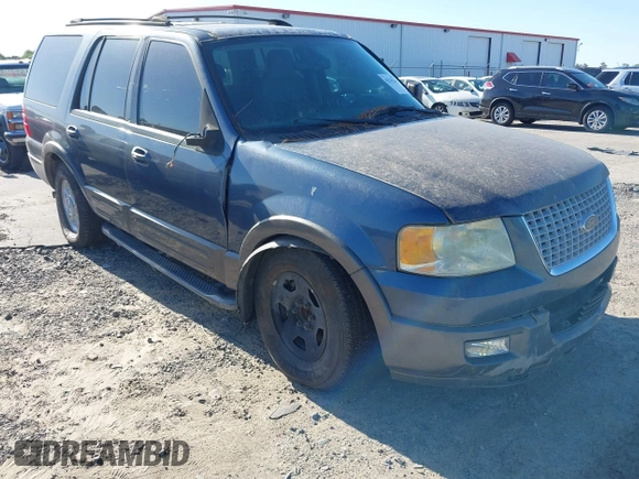 2004 Ford Expedition Special Service with VIN 1FMFU15L24LA67271, listed as a IAAI auction lot 42142445 with 136,752 mi miles. Bid and sale history available at carsss.com. Image 1.