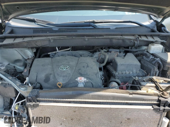 2018 Toyota Highlander LE with VIN 5TDBZRFH7JS876692, listed as a Copart auction lot 63097325 with 95,080 mi miles and Salvage title. Bid and sale history available at DreamBid. Image 12.