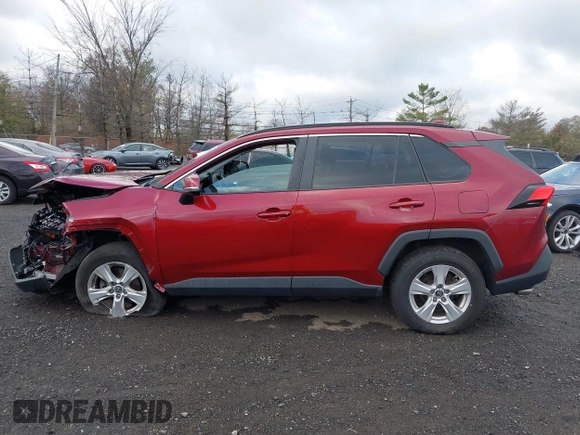 2020 Toyota RAV4 XLE with VIN 2T3P1RFV4LW115588, listed as a IAAI auction lot 40821216 with 60,697 mi miles. Bid and sale history available at carsss.com. Image 14.