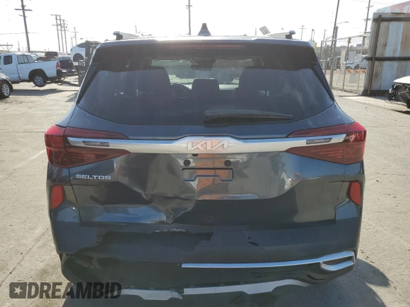2023 Kia Seltos S z VIN KNDEU2AA1P7394185, wystawiony jako Copart lot #56978355 z przebiegiem 48 202 mil mil oraz Szkoda całkowita • Salvage title. Historia ofert i sprzedaży dostępna na DreamBid. Obrazek 6.