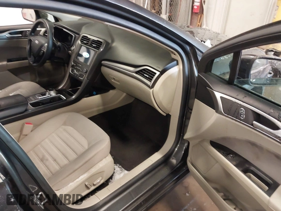 2019 Ford Fusion SE with VIN 3FA6P0HD1KR134313, listed as a IAAI auction lot 41024340 with 134,381 mi miles. Bid and sale history available at carsss.com. Image 5.