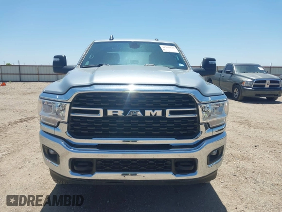 2023 Ram 2500 Big Horn z VIN 3C6UR5DL1PG654074, wystawiony jako IAAI lot #42255020 z przebiegiem 67 732 mil mil oraz . Historia ofert i sprzedaży dostępna na DreamBid. Obrazek 12.