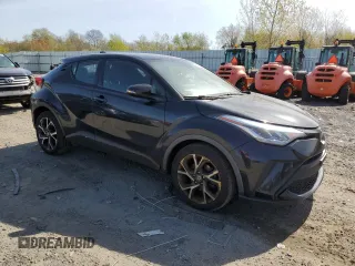 2021 Toyota C-HR LE z VIN NMTKHMBX2MR133802, wystawiony jako Copart lot #54398745 z przebiegiem 152 133 mil mil oraz Szkoda całkowita • Salvage title. Historia ofert i sprzedaży dostępna na DreamBid. Obrazek 4.