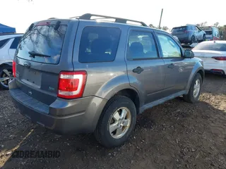 2010 Ford Escape XLT z VIN 1FMCU9DG7AKD41622, wystawiony jako IAAI lot #40902701 z przebiegiem 298 933 mil mil oraz . Historia ofert i sprzedaży dostępna na DreamBid. Obrazek 4.