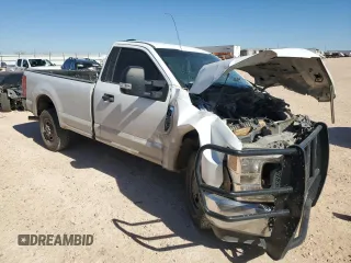 2020 Ford F-250 XL with VIN 1FTBF2A65LEE05736, listed as a Copart auction lot 44045375 with 111,128 mi miles and Salvage title. Bid and sale history available at DreamBid. Image 4.