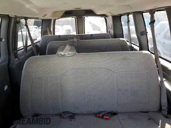 2013 Chevrolet Express Passenger 1LT z VIN 1GAZGYFG7D1130758, wystawiony jako Copart lot #59625915 z przebiegiem 152 806 mil mil oraz Szkoda całkowita • Salvage title. Historia ofert i sprzedaży dostępna na DreamBid. Obrazek 10.