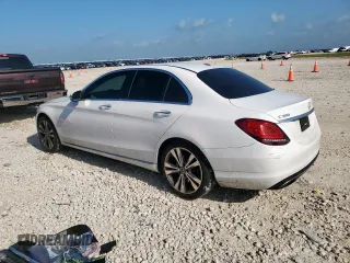 2019 Mercedes-Benz C 300 with VIN 55SWF8DB7KU289125, listed as a Copart auction lot 60836135 with 98,776 mi miles and Salvage title. Bid and sale history available at DreamBid. Image 2.