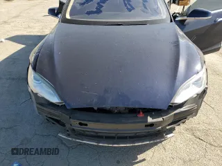 2013 Tesla Model S z VIN 5YJSA1CN8DFP05395, wystawiony jako Copart lot #51771645 z przebiegiem 111 851 mil mil oraz Szkoda całkowita • Salvage title. Historia ofert i sprzedaży dostępna na DreamBid. Obrazek 13.
