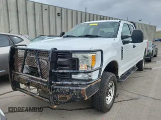 2017 Ford F-250 XLT с VIN 1FT7X2B68HEC33260, выставлен на аукционе IAAI как лот 42069117 с пробегом 180 887 миль миль и . История ставок и продаж доступна на DreamBid. Изображение 1.