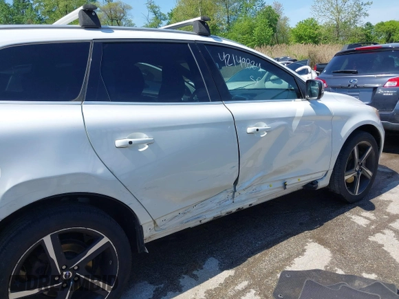 2014 Volvo XC60 R-Design Premier Plus with VIN YV4902DZ0E2546642, listed as a IAAI auction lot 42149824 with 133,669 mi miles and . Bid and sale history available at DreamBid. Image 6.