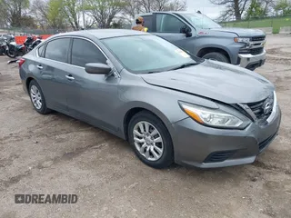 2017 Nissan Altima S z VIN 1N4AL3AP8HN364874, wystawiony jako IAAI lot #42124451 z przebiegiem 114 967 mil mil oraz . Historia ofert i sprzedaży dostępna na DreamBid. Obrazek 1.