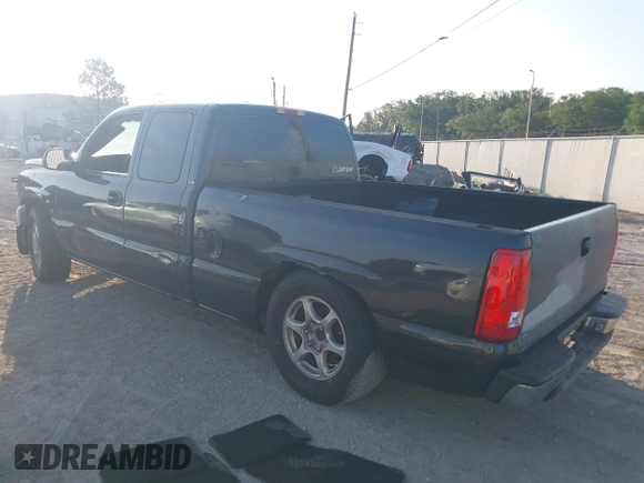2005 Chevrolet Silverado 1500 LS z VIN 2GCEC19T251171411, wystawiony jako IAAI lot #42358834 z przebiegiem Nie podano mil oraz . Historia ofert i sprzedaży dostępna na DreamBid. Obrazek 3.