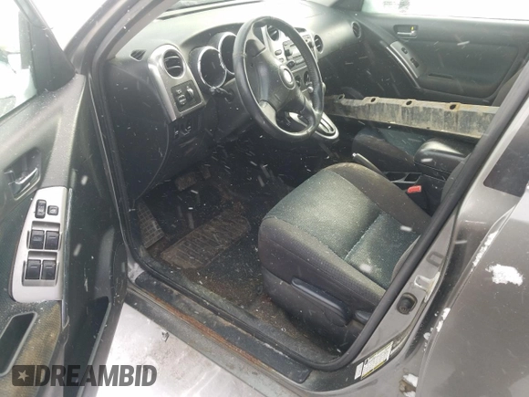 2006 Toyota Matrix STD z VIN 2T1KR32EX6C590103, wystawiony jako Copart lot #47093185 z przebiegiem Nie podano mil oraz Szkoda całkowita • Salvage title. Historia ofert i sprzedaży dostępna na DreamBid. Obrazek 7.