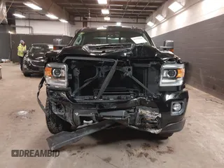 2019 GMC Sierra 2500HD Denali with VIN 1GT12SEY6KF105182, listed as a IAAI auction lot 41522040 with 47,124 mi miles. Bid and sale history available at carsss.com. Image 13.