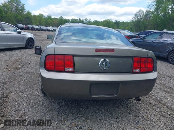 2005 Ford Mustang Deluxe z VIN 1ZVFT80N355160005, wystawiony jako IAAI lot #42288228 z przebiegiem 152 140 mil mil oraz . Historia ofert i sprzedaży dostępna na DreamBid. Obrazek 15.