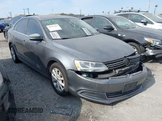 2013 Volkswagen Jetta SE with VIN 3VWDP7AJ0DM352654, listed as a IAAI auction lot 42552411 with 84,145 mi miles and . Bid and sale history available at DreamBid. Image 1.