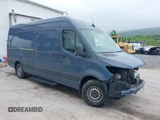 2019 Mercedes-Benz Sprinter Cargo z VIN WD4PF1CD1KP149776, wystawiony jako IAAI lot #42271054 z przebiegiem 101 098 mil mil oraz . Historia ofert i sprzedaży dostępna na DreamBid. Obrazek 1.