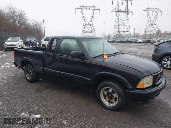 2002 GMC Sonoma SL Fleet with VIN 1GTCS19W128236519, listed as a IAAI auction lot 41577075 with 1 mi miles. Bid and sale history available at carsss.com. Image 1.