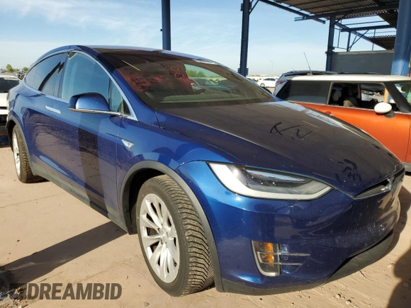 2016 Tesla Model X 70D z VIN 5YJXCBE22GF003067, wystawiony jako Copart lot #56051345 z przebiegiem 126 113 mil mil oraz Szkody całkowita. Historia ofert i sprzedaży dostępna na DreamBid. Obrazek 4.