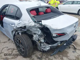 2021 Alfa Romeo Giulia z VIN ZARFAMAN6M7645490, wystawiony jako IAAI lot #42165037 z przebiegiem 57 701 mil mil oraz . Historia ofert i sprzedaży dostępna na DreamBid. Obrazek 6.
