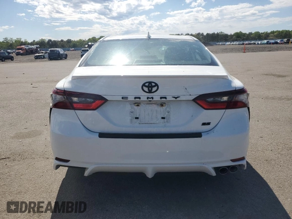 2022 Toyota Camry SE z VIN 4T1G11AK8NU709417, wystawiony jako Copart lot #57153185 z przebiegiem 20 314 mil mil oraz Szkoda całkowita • Salvage title. Historia ofert i sprzedaży dostępna na DreamBid. Obrazek 6.