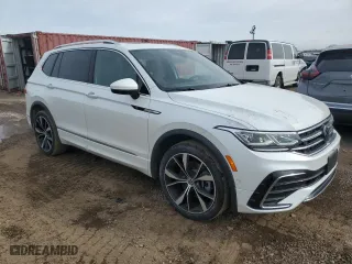 2022 Volkswagen Tiguan SEL R-Line with VIN 3VV4B7AX4NM103217, listed as a Copart auction lot 43906805 with 17,990 mi miles and Salvage Title. Bid and sale history available at carsss.com. Image 4.