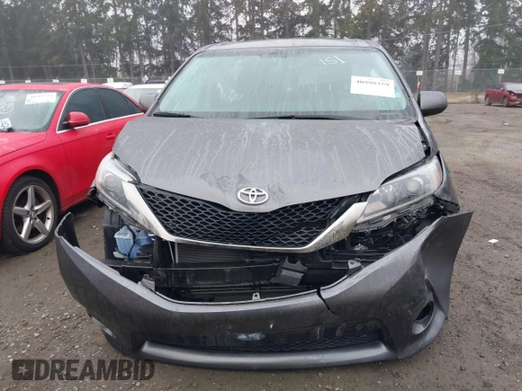 2017 Toyota Sienna SE with VIN 5TDXZ3DC1HS897574, listed as a IAAI auction lot 40998359 with 27,804 mi miles. Bid and sale history available at carsss.com. Image 12.