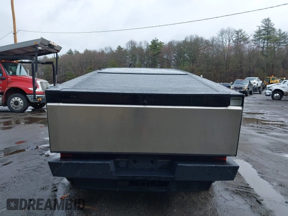 2024 Tesla Cybertruck Cyberbeast z VIN 7G2CEHEE6RA036818, wystawiony jako IAAI lot #41786789 z przebiegiem 5 478 mil mil oraz . Historia ofert i sprzedaży dostępna na DreamBid. Obrazek 15.