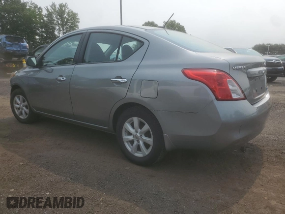 2012 Nissan Versa SV z VIN 3N1CN7AP4CL928388, wystawiony jako Copart lot #59382405 z przebiegiem 198 767 mil mil oraz Szkoda całkowita • Salvage title. Historia ofert i sprzedaży dostępna na DreamBid. Obrazek 2.