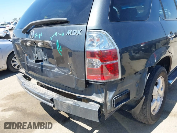 2005 Acura MDX with VIN 2HNYD18265H557415, listed as a IAAI auction lot 40155100 with 175,767 mi miles. Bid and sale history available at carsss.com. Image 6.