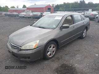 2007 Honda Accord EX z VIN 1HGCM56707A064838, wystawiony jako IAAI lot #42240861 z przebiegiem 134 933 mil mil oraz . Historia ofert i sprzedaży dostępna na DreamBid. Obrazek 2.