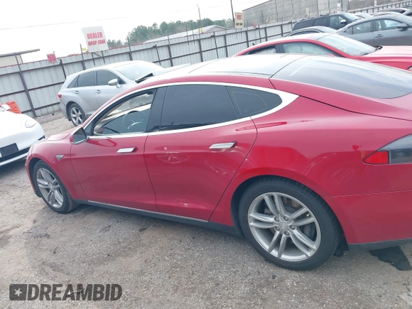 2013 Tesla Model S с VIN 5YJSA1CN9DFP09973, выставлен на аукционе IAAI как лот 41657188 с пробегом 61 546 миль миль и . История ставок и продаж доступна на DreamBid. Изображение 14.