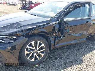 2024 Volkswagen Jetta S с VIN 3VW5M7BU9RM094258, выставлен на аукционе IAAI как лот 42575410 с пробегом 15 639 миль миль и . История ставок и продаж доступна на DreamBid. Изображение 6.