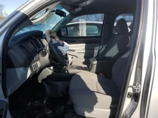 2013 Toyota Tacoma z VIN 5TFUX4EN1DX016584, wystawiony jako Copart lot #48462975 z przebiegiem 130 712 mil mil oraz Szkoda całkowita • Salvage title. Historia ofert i sprzedaży dostępna na DreamBid. Obrazek 7.